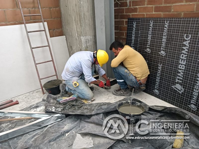 Ajuste de estructura metálica para rampas de parqueadero en Bogotá, Colombia. Montajes, Ingeniería y Construcción MIC SAS.