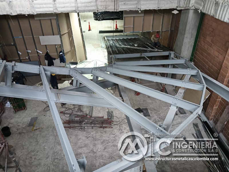 Malla electrosoldada sobre deck para rampas de concreto seguridad en Bogotá, Colombia. Montajes, Ingeniería y Construcción MIC SAS.