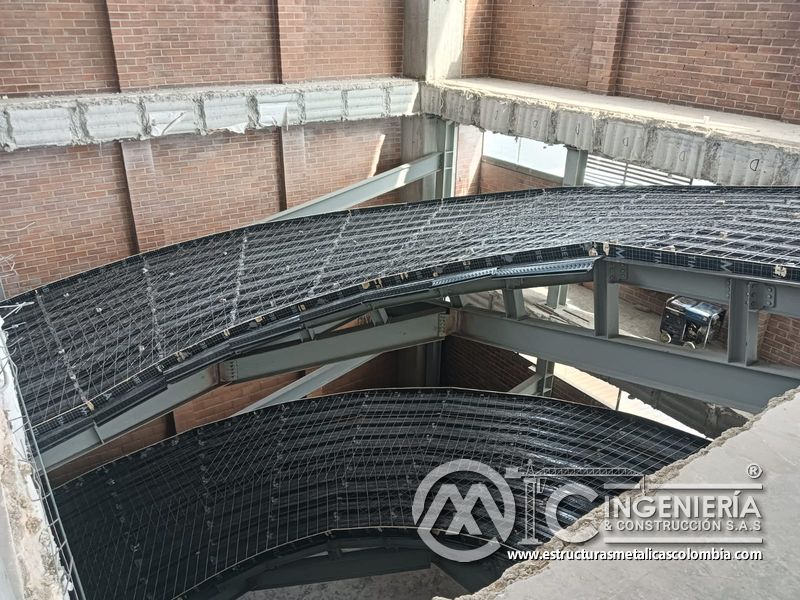 Revision de estructura y pisos para rampas vehiculares concreto acceso en Bogotá, Colombia. Montajes, Ingeniería y Construcción MIC SAS.