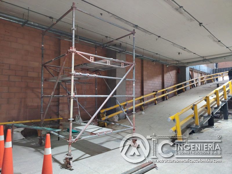 Instalación de barandas metálicas para rampas vehiculares metálica en Bogotá, Colombia. Montajes, Ingeniería y Construcción MIC SAS.