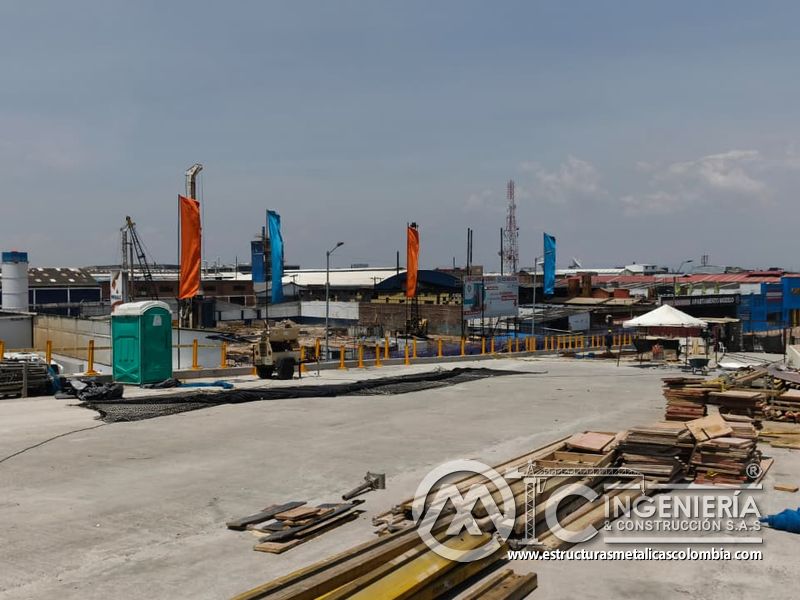 Materiales y herramientas distribuidos sobre la losa del puente del puente Venecia con fabricación e instalación profesional en Bogotá, Colombia. Montajes, Ingeniería y Construcción. MIC SAS. Materiales y herramientas distribuidos sobre la losa del puente del puente Venecia en Bogotá, Colombia. Montajes, Ingeniería y Construcción. MIC SAS.