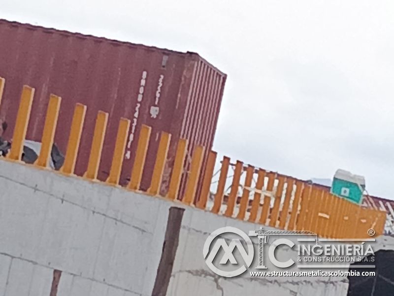 Postes amarillos instalados sobre pretil de concreto del puente Venecia con fabricación e instalación profesional en Bogotá, Colombia. Montajes, Ingeniería y Construcción. MIC SAS. Postes amarillos instalados sobre pretil de concreto del puente Venecia en Bogotá, Colombia. Montajes, Ingeniería y Construcción. MIC SAS.