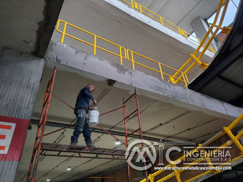 Rampas de acceso vehicular en concreto para parqueaderos estructura en Bogotá, Colombia. Montajes, Ingeniería y Construcción MIC SAS.