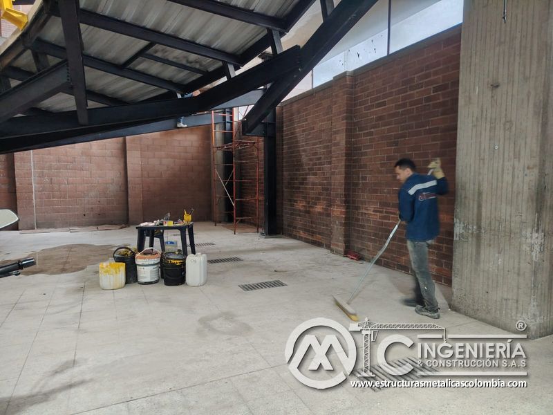 Rampas de acceso vehicular en concreto para parqueaderos obra civil en Bogotá, Colombia. Montajes, Ingeniería y Construcción MIC SAS.