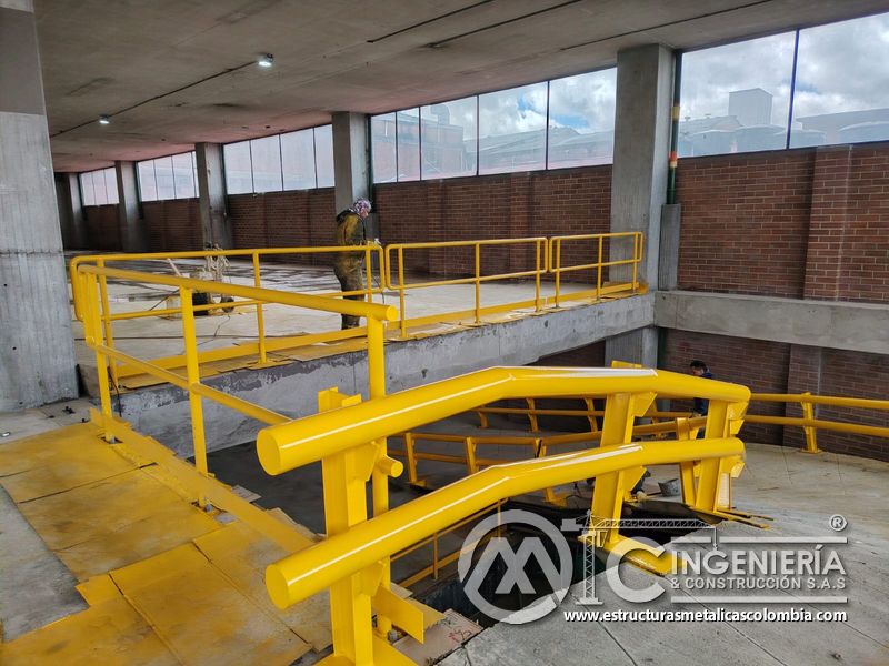 Rampas de acceso vehicular en concreto para parqueaderos en Bogotá, Colombia. Montajes, Ingeniería y Construcción MIC SAS.