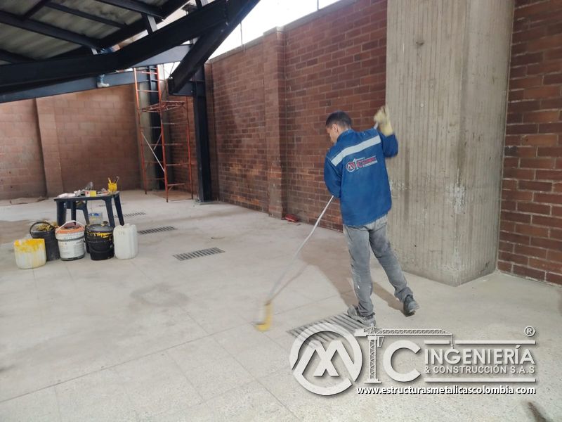 Rampas de acceso vehicular en concreto para parqueaderos en Bogotá, Colombia. Montajes, Ingeniería y Construcción MIC SAS.