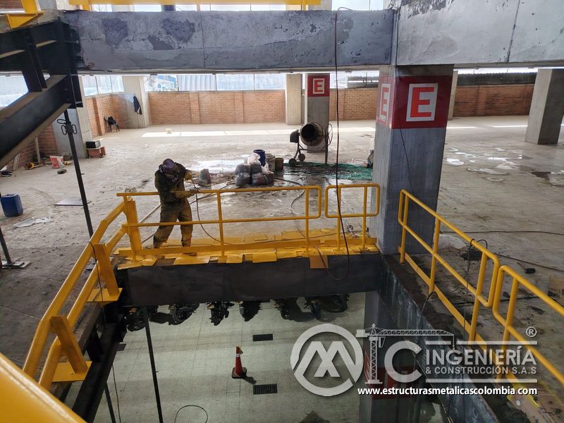 Rampas vehiculares terminadas con pasamanos y seguridad seguridad en Bogotá, Colombia. Montajes, Ingeniería y Construcción MIC SAS.