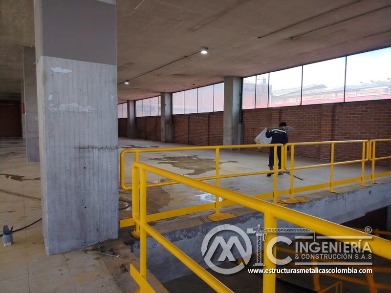 Resultado final de obra civil para rampas vehiculares acceso vehicular en Bogotá, Colombia. Montajes, Ingeniería y Construcción MIC SAS.