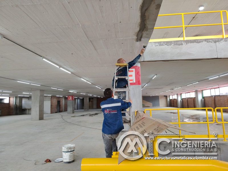 Resultado final de obra civil para rampas vehiculares acceso vehicular en Bogotá, Colombia. Montajes, Ingeniería y Construcción MIC SAS.