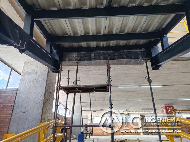 Resultado final de obra civil para rampas vehiculares parqueadero en Bogotá, Colombia. Montajes, Ingeniería y Construcción MIC SAS.