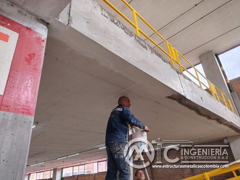 Vista final de rampas vehiculares para parqueaderos estructura concreto en Bogotá, Colombia. Montajes, Ingeniería y Construcción MIC SAS.