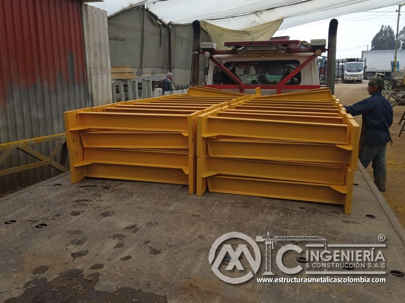 Barandas amarillas prefabricadas apiladas en zona de taller del puente Venecia con fabricación e instalación profesional en Bogotá, Colombia. Montajes, Ingeniería y Construcción. MIC SAS. Barandas amarillas prefabricadas apiladas en zona de taller del puente Venecia en Bogotá, Colombia. Montajes, Ingeniería y Construcción. MIC SAS.