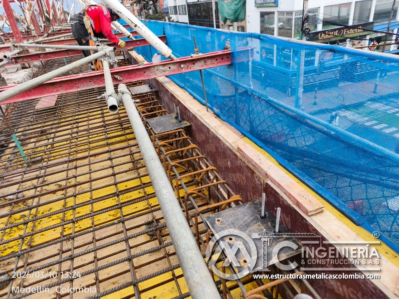 Borde de losa con acero de refuerzo, formaleta y elementos de montaje del puente Venecia con fabricación e instalación profesional en Bogotá, Colombia. Montajes, Ingeniería y Construcción. MIC SAS. Borde de losa con acero de refuerzo, formaleta y elementos de montaje del puente Venecia en Bogotá, Colombia. Montajes, Ingeniería y Construcción. MIC SAS.