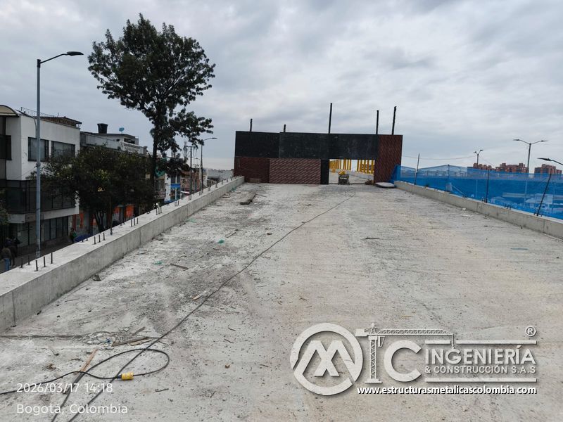 Pretil de concreto preparado sin barandas en zona de montaje del puente Venecia con fabricación e instalación profesional en Bogotá, Colombia. Montajes, Ingeniería y Construcción. MIC SAS. Pretil de concreto preparado sin barandas en zona de montaje del puente Venecia en Bogotá, Colombia. Montajes, Ingeniería y Construcción. MIC SAS.