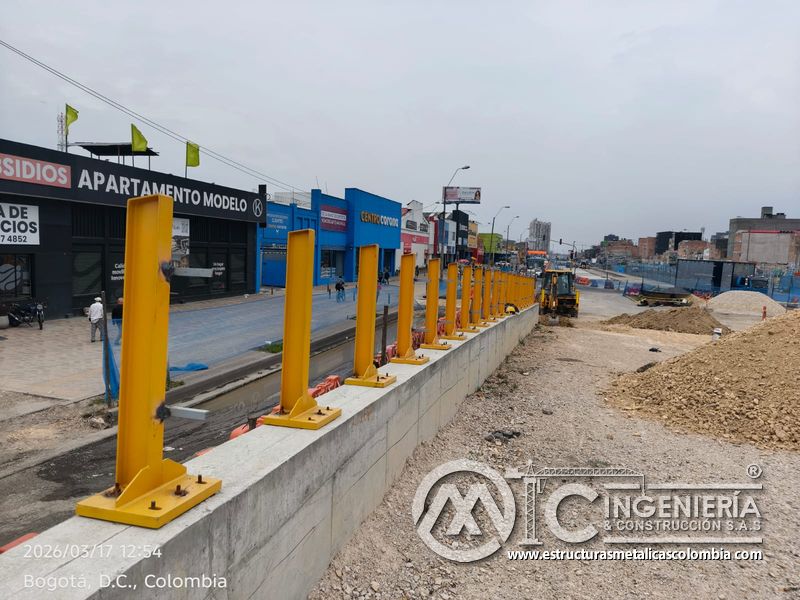 Postes amarillos alineados sobre pretil con vía inferior del puente Venecia con fabricación e instalación profesional en Bogotá, Colombia. Montajes, Ingeniería y Construcción. MIC SAS. Postes amarillos alineados sobre pretil con vía inferior del puente Venecia en Bogotá, Colombia. Montajes, Ingeniería y Construcción. MIC SAS.