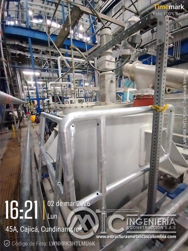 Módulo metálico y pasarela de servicio en área industrial del Edificio eléctrico CCM - Brinsa con fabricación e instalación profesional en Bogotá, Colombia. Montajes, Ingeniería y Construcción. MIC SAS. Módulo metálico y pasarela de servicio en área industrial del Edificio eléctrico CCM - Brinsa en Bogotá, Colombia. Montajes, Ingeniería y Construcción. MIC SAS.