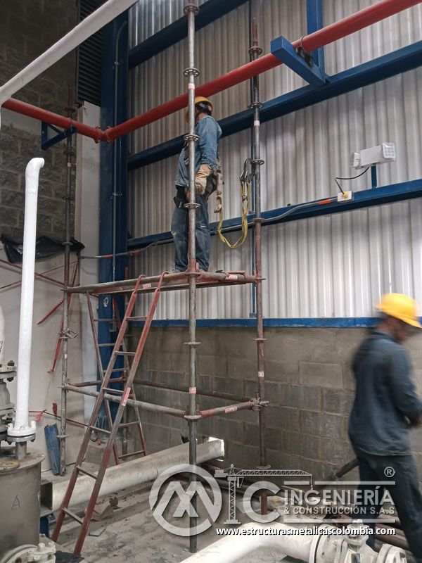 Montaje de escalera, baranda y pasarela metálica del Edificio eléctrico CCM - Brinsa con fabricación e instalación profesional en Bogotá, Colombia. Montajes, Ingeniería y Construcción. MIC SAS. Montaje de escalera, baranda y pasarela metálica del Edificio eléctrico CCM - Brinsa en Bogotá, Colombia. Montajes, Ingeniería y Construcción. MIC SAS.