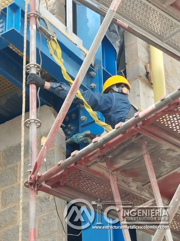 Base de columna metálica con anclaje sobre concreto del Edificio eléctrico CCM - Brinsa con fabricación e instalación profesional en Bogotá, Colombia. Montajes, Ingeniería y Construcción. MIC SAS. Base de columna metálica con anclaje sobre concreto del Edificio eléctrico CCM - Brinsa en Bogotá, Colombia. Montajes, Ingeniería y Construcción. MIC SAS.
