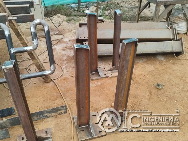 Postes y pasamanos prefabricados antes de pintura amarilla del puente Venecia con fabricación e instalación profesional en Bogotá, Colombia. Montajes, Ingeniería y Construcción. MIC SAS. Postes y pasamanos prefabricados antes de pintura amarilla del puente Venecia en Bogotá, Colombia. Montajes, Ingeniería y Construcción. MIC SAS.