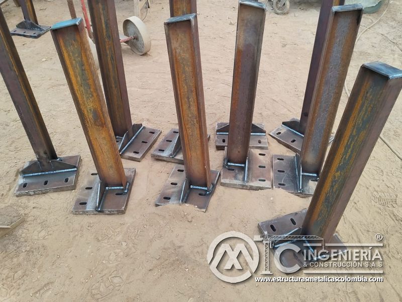 Bases y postes metálicos preparados para anclaje del puente Venecia con fabricación e instalación profesional en Bogotá, Colombia. Montajes, Ingeniería y Construcción. MIC SAS. Bases y postes metálicos preparados para anclaje del puente Venecia en Bogotá, Colombia. Montajes, Ingeniería y Construcción. MIC SAS.
