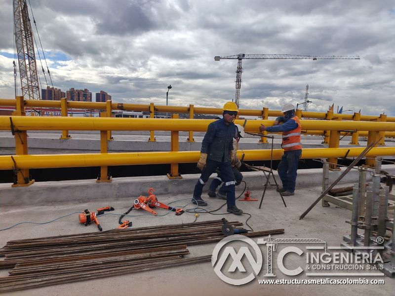 Descubra herramientas y aparejos que facilitan el ajuste técnico de la baranda metálica de forma segura en Bogotá, Colombia. Montajes, Ingeniería y Construcción. MIC SAS.