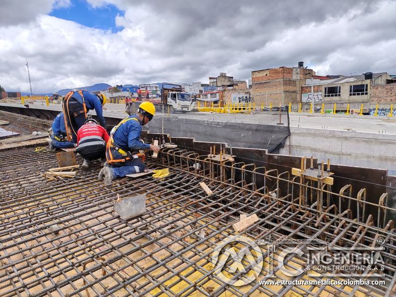 Conozca la fijación de placas de anclaje dentro de la armadura metálica del tablero con control técnico en Bogotá, Colombia. Montajes, Ingeniería y Construcción. MIC SAS.