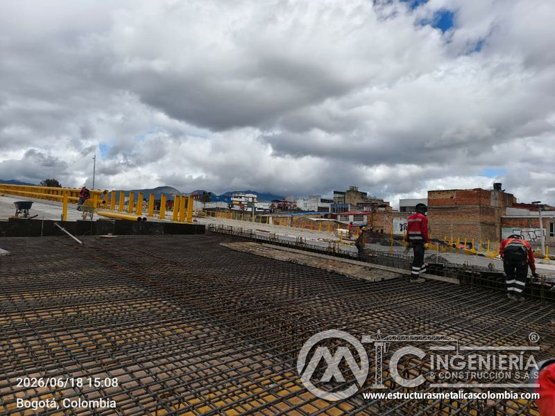 Revise la parrilla estructural completa antes de autorizar el vaciado de la nueva losa con buen control en Bogotá, Colombia. Montajes, Ingeniería y Construcción. MIC SAS.