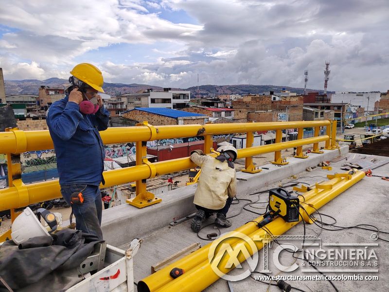 Descubra soldadura especializada para consolidar uniones resistentes en barandas tubulares de viaductos en Bogotá, Colombia. Montajes, Ingeniería y Construcción. MIC SAS.