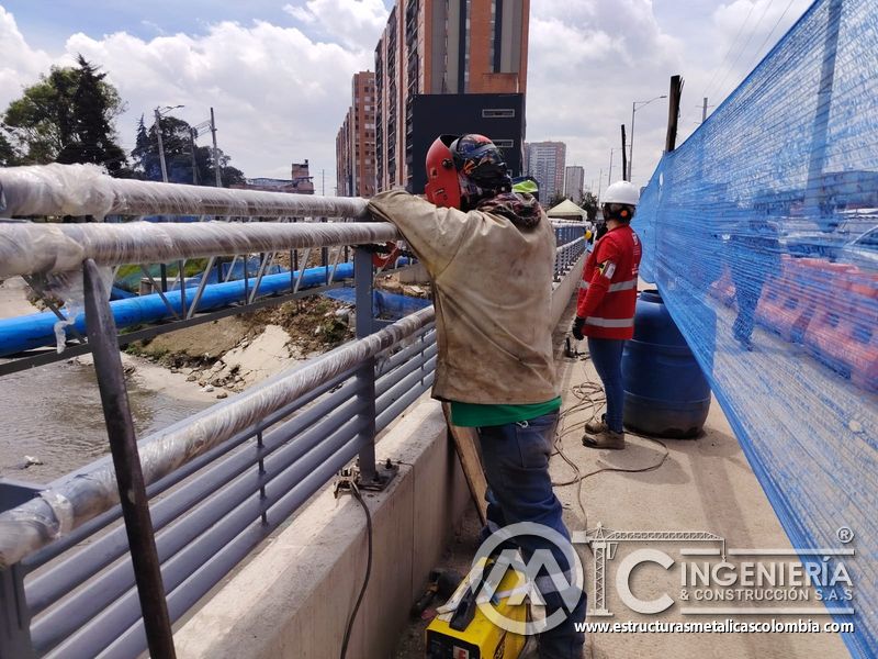 Garantice la unión del pasamanos superior con soldadura especializada y acompañamiento técnico en campo en Bogotá, Colombia. Montajes, Ingeniería y Construcción. MIC SAS.