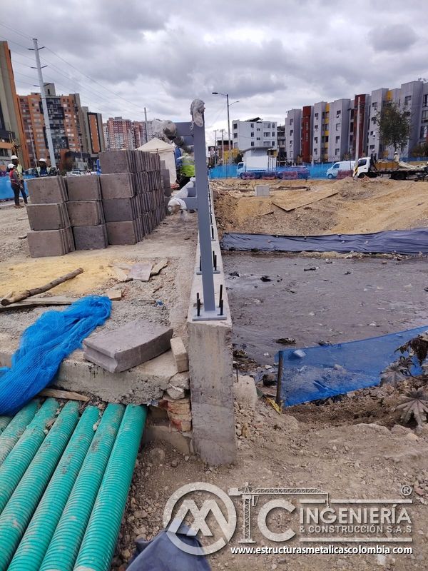 Revise la alineación frontal de montantes, placas base y pernos expuestos con respaldo de especialistas en Bogotá, Colombia. Montajes, Ingeniería y Construcción. MIC SAS.