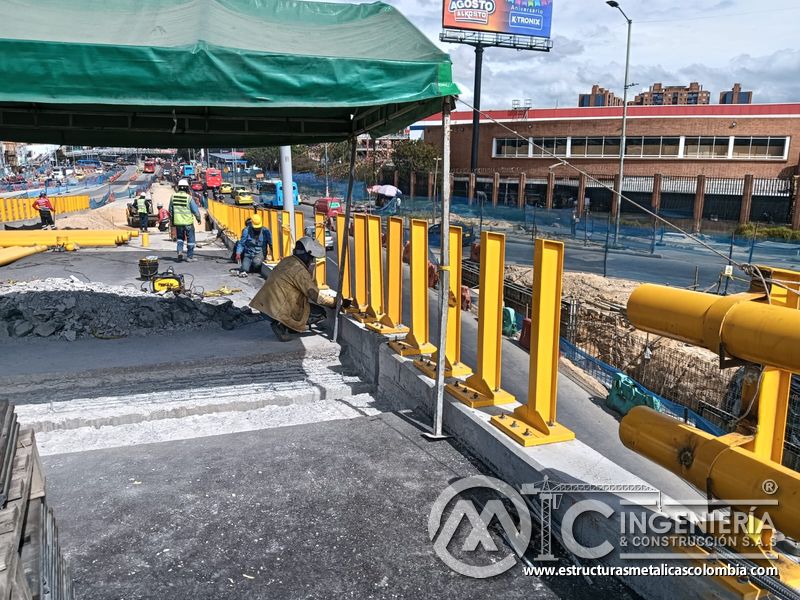 Visualice la carpa temporal que resguarda labores de ensamble en el paso elevado sin perder continuidad en Bogotá, Colombia. Montajes, Ingeniería y Construcción. MIC SAS.