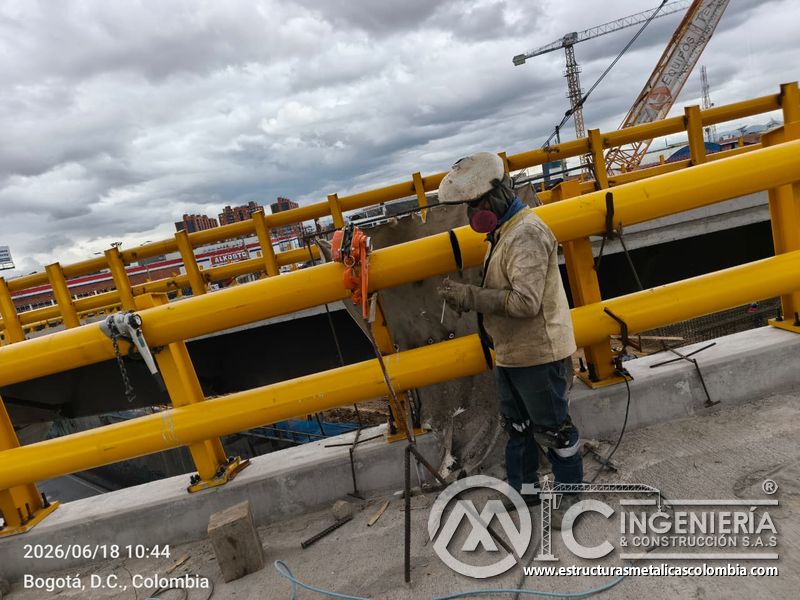 Examine la comprobación manual del encuentro circular antes del acabado definitivo con criterio técnico en Bogotá, Colombia. Montajes, Ingeniería y Construcción. MIC SAS.