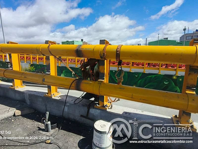 Siga el corte que prepara un montante entre perfiles sujetos con correas mediante control especializado en Bogotá, Colombia. Montajes, Ingeniería y Construcción. MIC SAS.