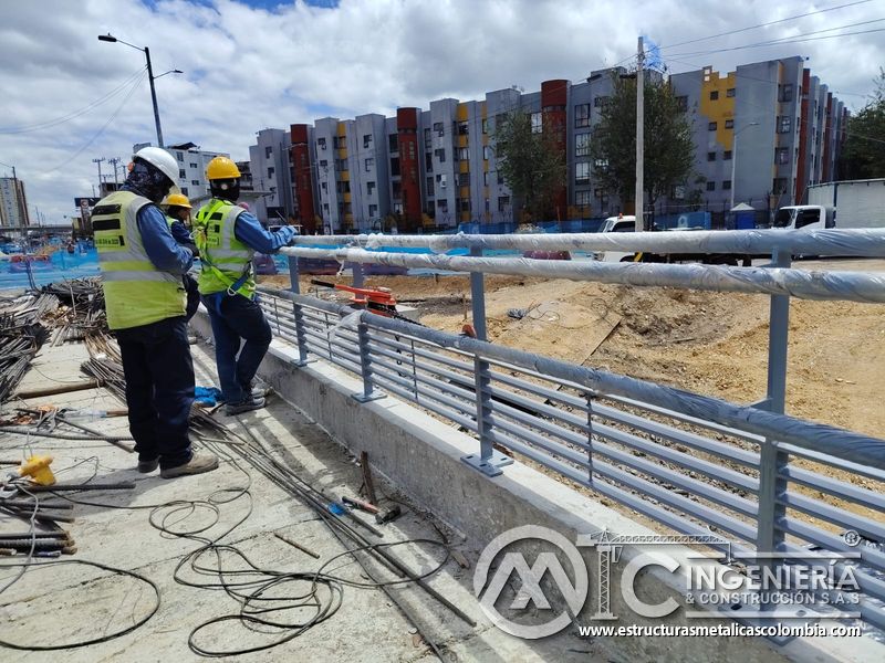Observe la revisión conjunta del nivel y continuidad del resguardo ribereño con atención a cada detalle en Bogotá, Colombia. Montajes, Ingeniería y Construcción. MIC SAS.