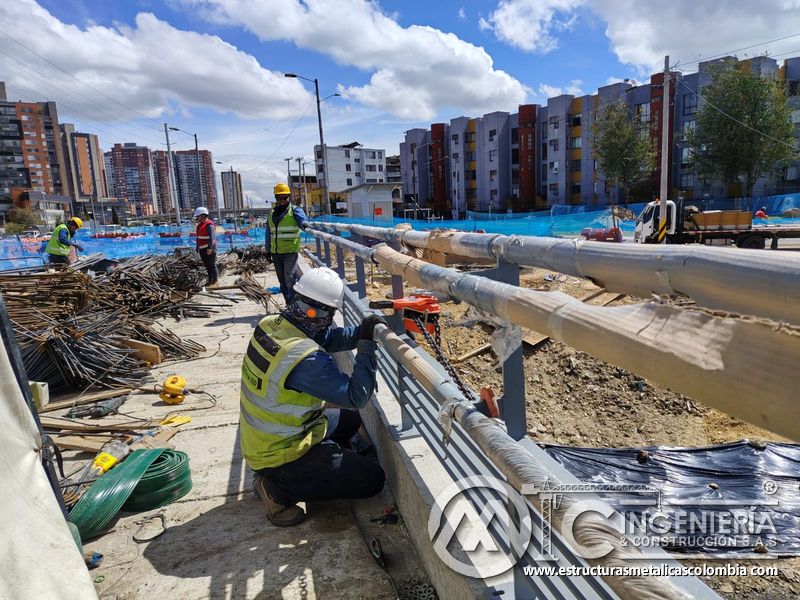 Observe el cierre del tramo inferior realizado por un ensamblador en campo con cuidado técnico integral en Bogotá, Colombia. Montajes, Ingeniería y Construcción. MIC SAS.