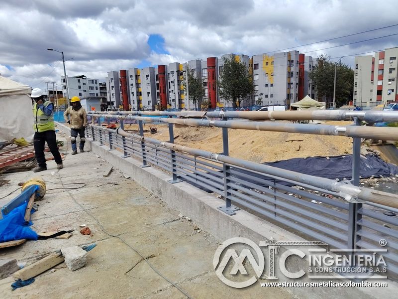 Observe la inspección de alineación realizada sobre la protección peatonal con cuidado técnico integral en Bogotá, Colombia. Montajes, Ingeniería y Construcción. MIC SAS.