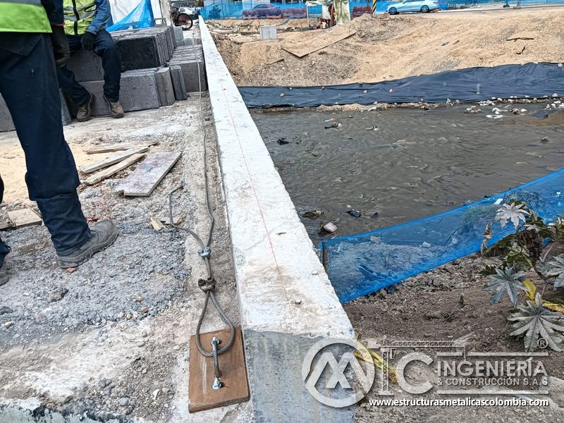 Identifique el sistema temporal de tensado que estabiliza el murete de concreto bajo criterios técnicos en Bogotá, Colombia. Montajes, Ingeniería y Construcción. MIC SAS.
