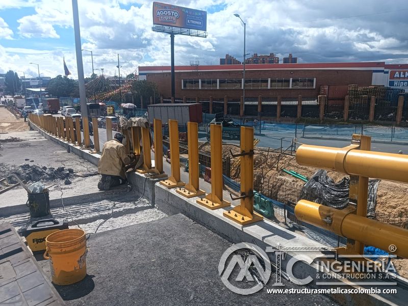 Conozca la fijación soldada de columnas verticales en la transición del viaducto con planeación de obra en Bogotá, Colombia. Montajes, Ingeniería y Construcción. MIC SAS.