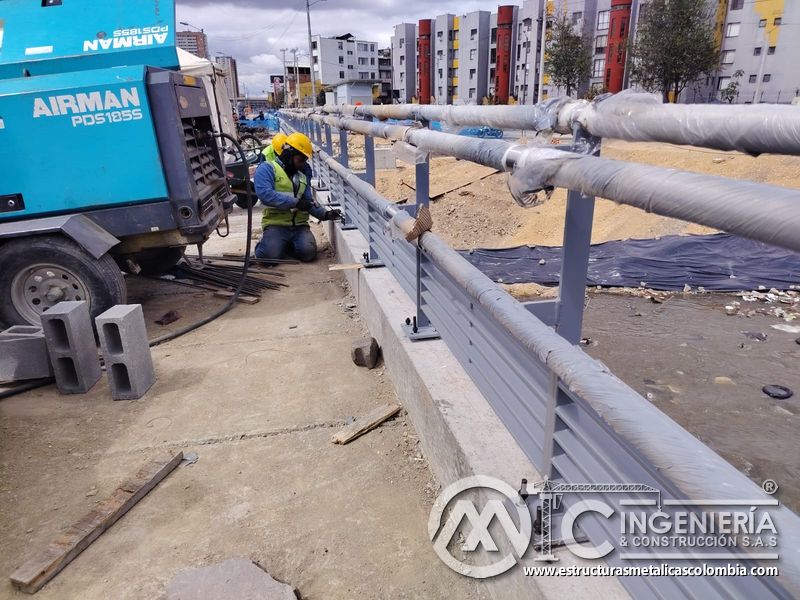 Conozca el compresor portátil que apoya el ajuste de las lamas metálicas con práctica técnica confiable en Bogotá, Colombia. Montajes, Ingeniería y Construcción. MIC SAS.