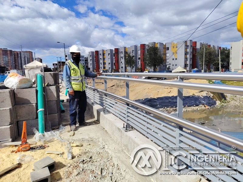 Aprecie la inspección del tramo terminado de protección junto a la ribera mediante ejecución controlada en Bogotá, Colombia. Montajes, Ingeniería y Construcción. MIC SAS.