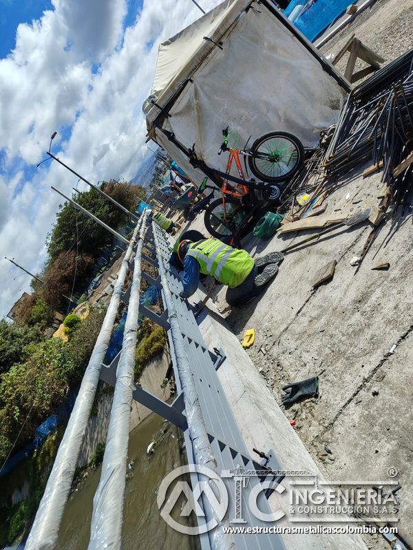 Conozca el trabajo de fijación realizado entre el campamento y el río bajo revisión profesional en obra en Bogotá, Colombia. Montajes, Ingeniería y Construcción. MIC SAS.