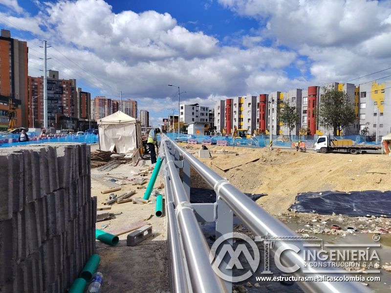 Contemple la continuidad de los tubos pulidos desde una vista longitudinal bajo supervisión profesional en Bogotá, Colombia. Montajes, Ingeniería y Construcción. MIC SAS.