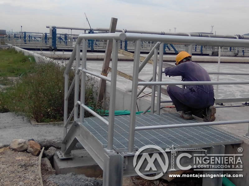 Estructuras y escaleras metálicas para el montaje de balaustres y barandillas industriales en Bogotá, Colombia. Montajes, Ingeniería y Construcción. MIC SAS