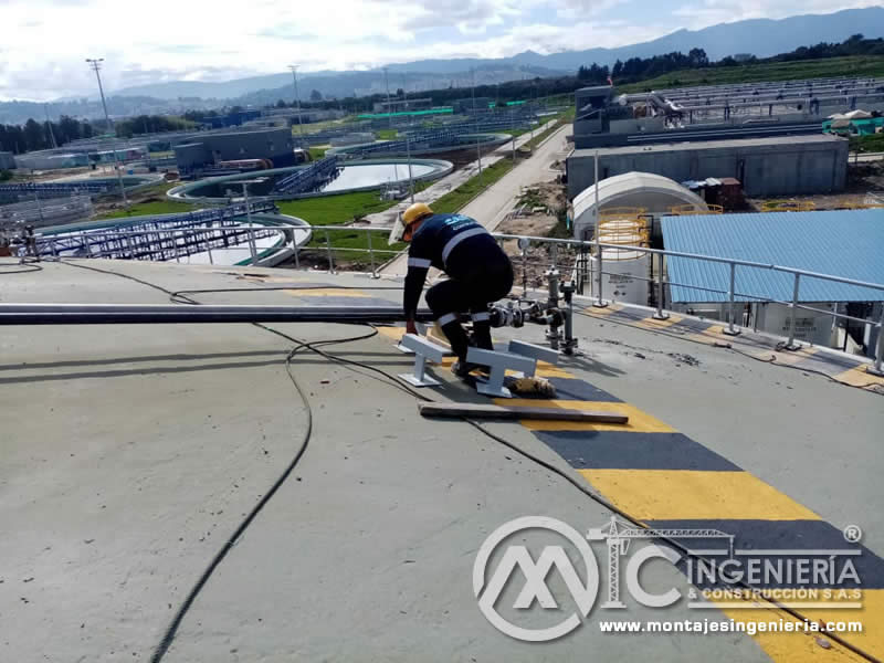 Construcción de estructuras metálicas en acero para escaleras y pasarelas en Bogotá, Colombia. Montajes, Ingeniería y Construcción. MIC SAS