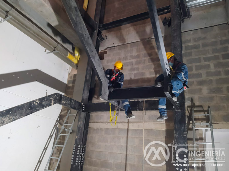 Estructuras de escaleras metálicas para instalaciones industriales en Bogotá, Colombia. Montajes, Ingeniería y Construcción. MIC SAS Estructuras de escaleras metálicas para instalaciones industriales en Bogotá, Colombia. Montajes, Ingeniería y Construcción. MIC SAS