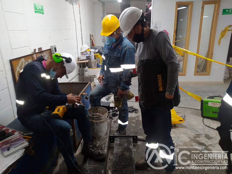 Estructuras de escaleras metálicas para instalaciones industriales en Bogotá, Colombia. Montajes, Ingeniería y Construcción. MIC SAS Estructuras de escaleras metálicas para instalaciones industriales en Bogotá, Colombia. Montajes, Ingeniería y Construcción. MIC SAS