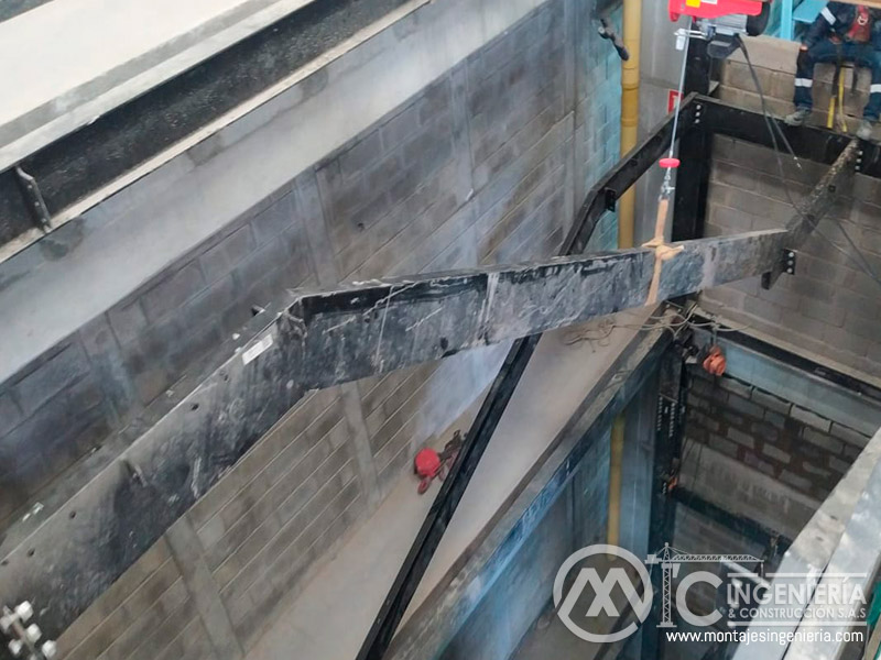 Estructuras de escaleras metálicas para instalaciones industriales en Bogotá, Colombia. Montajes, Ingeniería y Construcción. MIC SAS Estructuras de escaleras metálicas para instalaciones industriales en Bogotá, Colombia. Montajes, Ingeniería y Construcción. MIC SAS