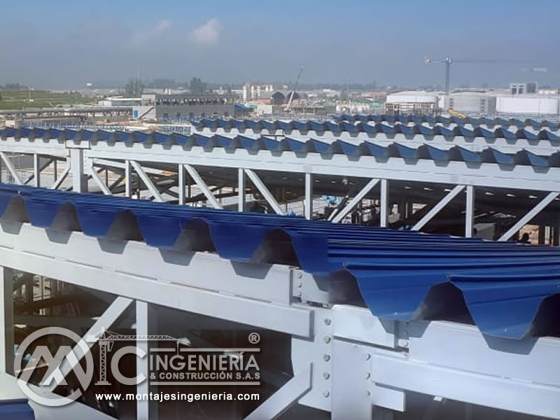 Montaje de estructuras metálicas para cubiertas industriales en Bogotá, Colombia. Montajes, Ingeniería y Construcción. MIC SAS.