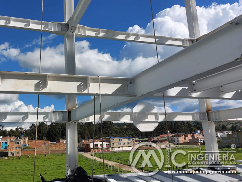 Perfiles metálicos estructurales y estructuras metálicas en Bogotá, Colombia. Montajes, Ingeniería y Construcción. MIC SAS.