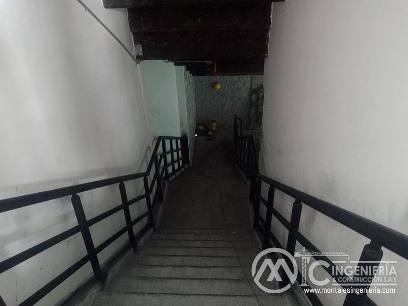 Estructuras de escaleras metálicas para instalaciones industriales en Bogotá, Colombia. Montajes, Ingeniería y Construcción. MIC SAS Estructuras de escaleras metálicas para instalaciones industriales en Bogotá, Colombia. Montajes, Ingeniería y Construcción. MIC SAS